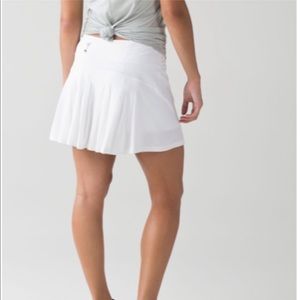 Lululemon Circuit Breaker Skirt White. Size 6 Tall.